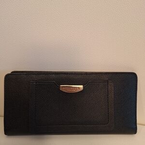 EUC Henri Bendel Black Pebbled Leather Zip Around Wallet w/ Dust Bag